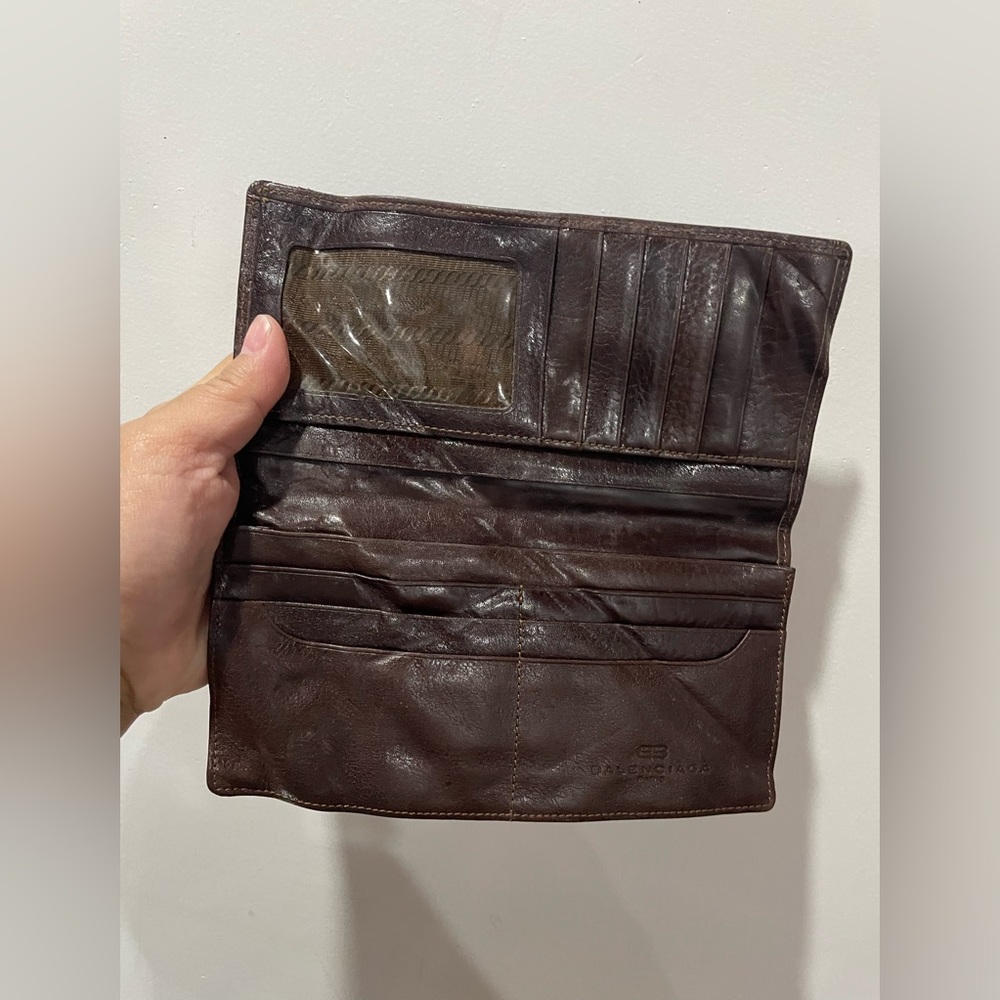 Balenciaga leather wallet brown Color. Used. Condition 10:10 - Picture 2 of 4